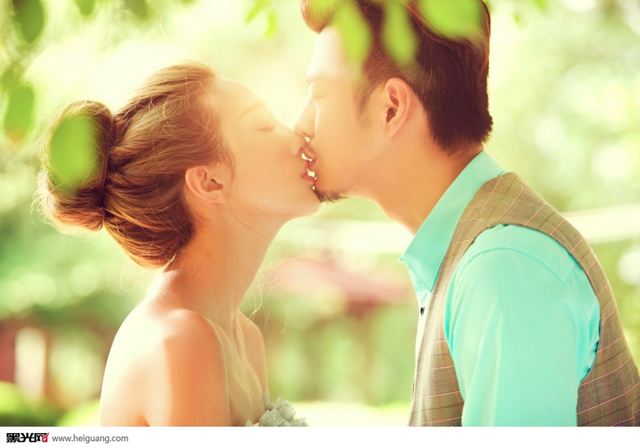 点击大图看下一张：爱着你 婚纱摄影