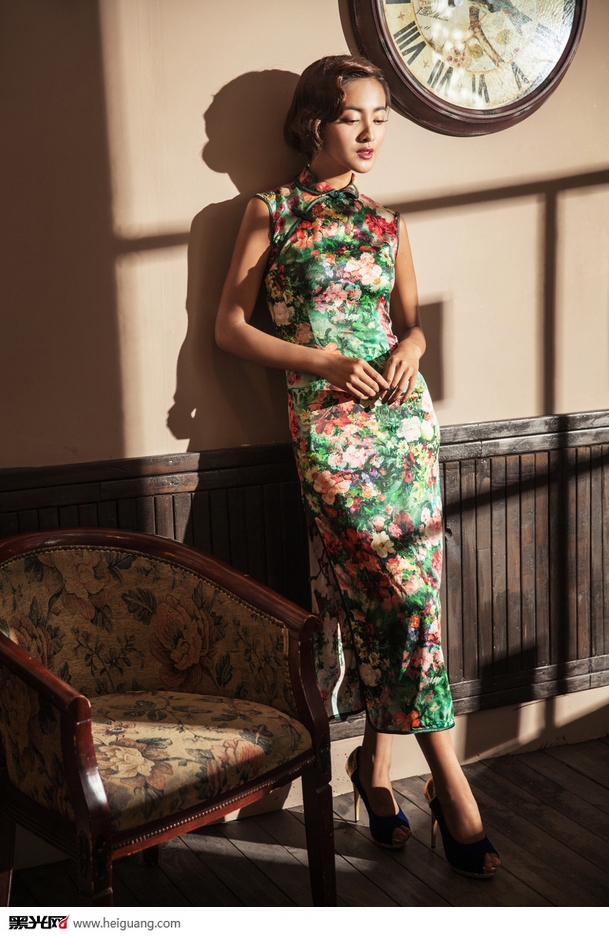 点击大图看下一张：花样年华 婚纱摄影