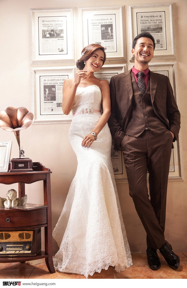 点击大图看下一张：复古风 婚纱摄影
