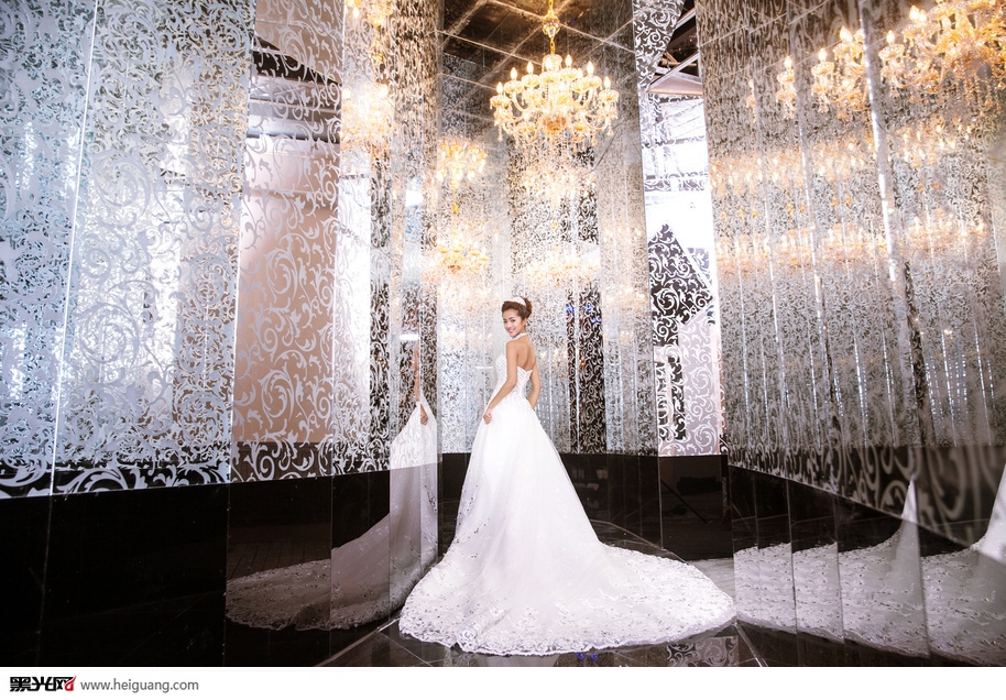 点击大图看下一张：我们结婚吧 婚纱摄影