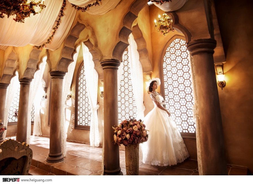 点击大图看下一张：华丽的爱情 婚纱摄影