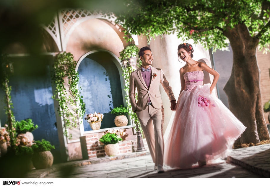 点击大图看下一张：爱情树 婚纱摄影