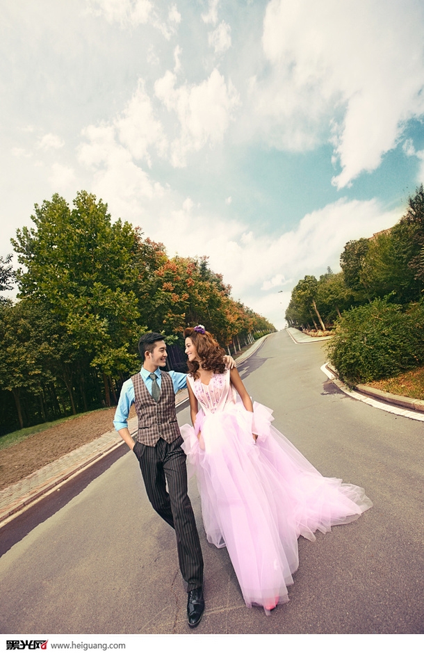 点击大图看下一张：LOVE 婚纱摄影