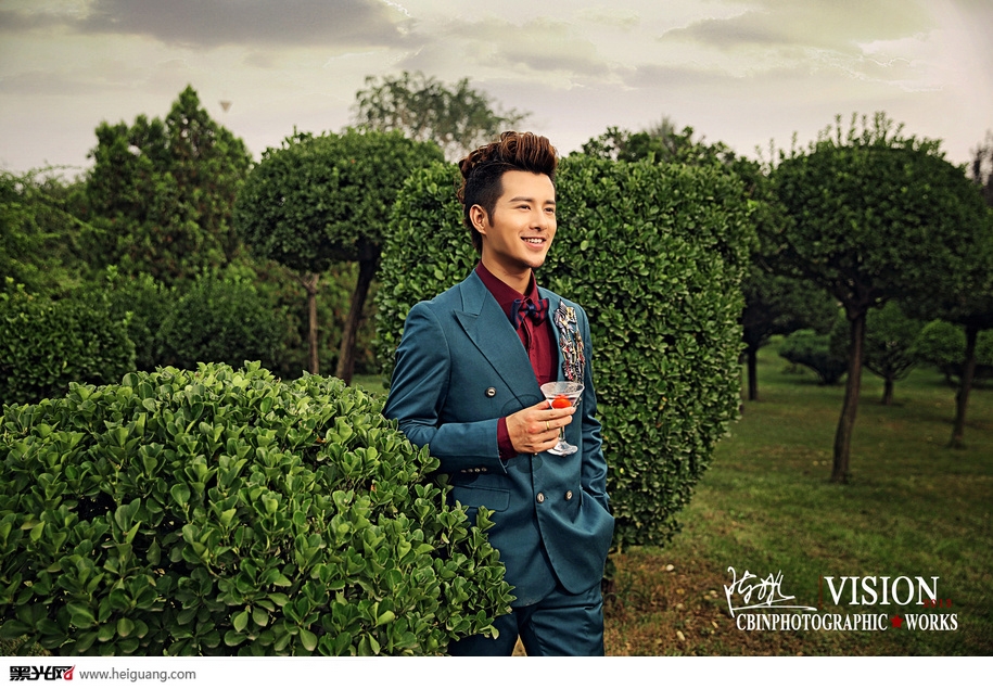 点击大图看下一张:植物园 婚纱摄影