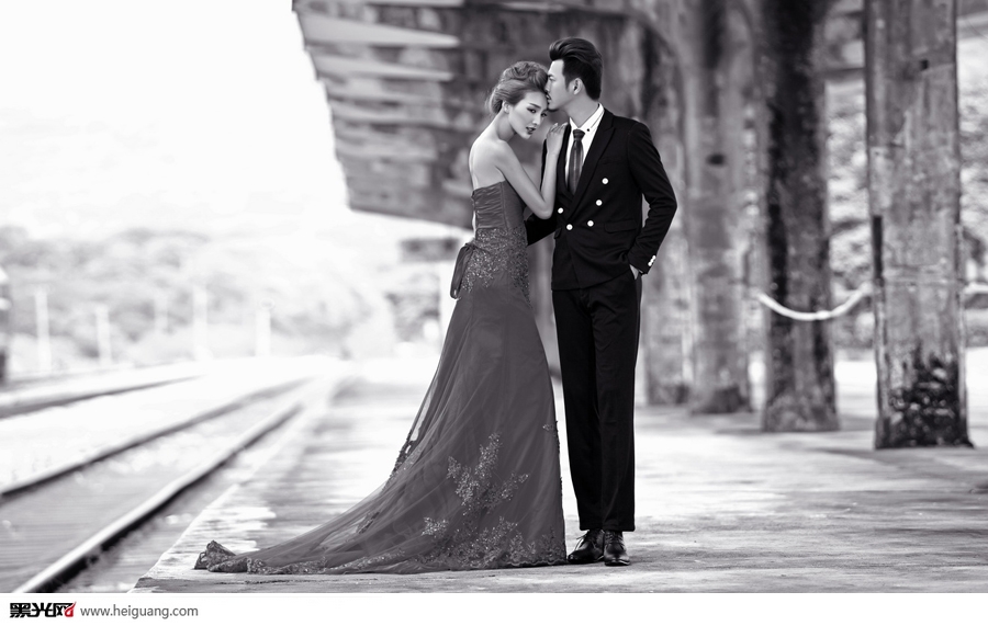 点击大图看下一张：完美的爱恋 婚纱摄影