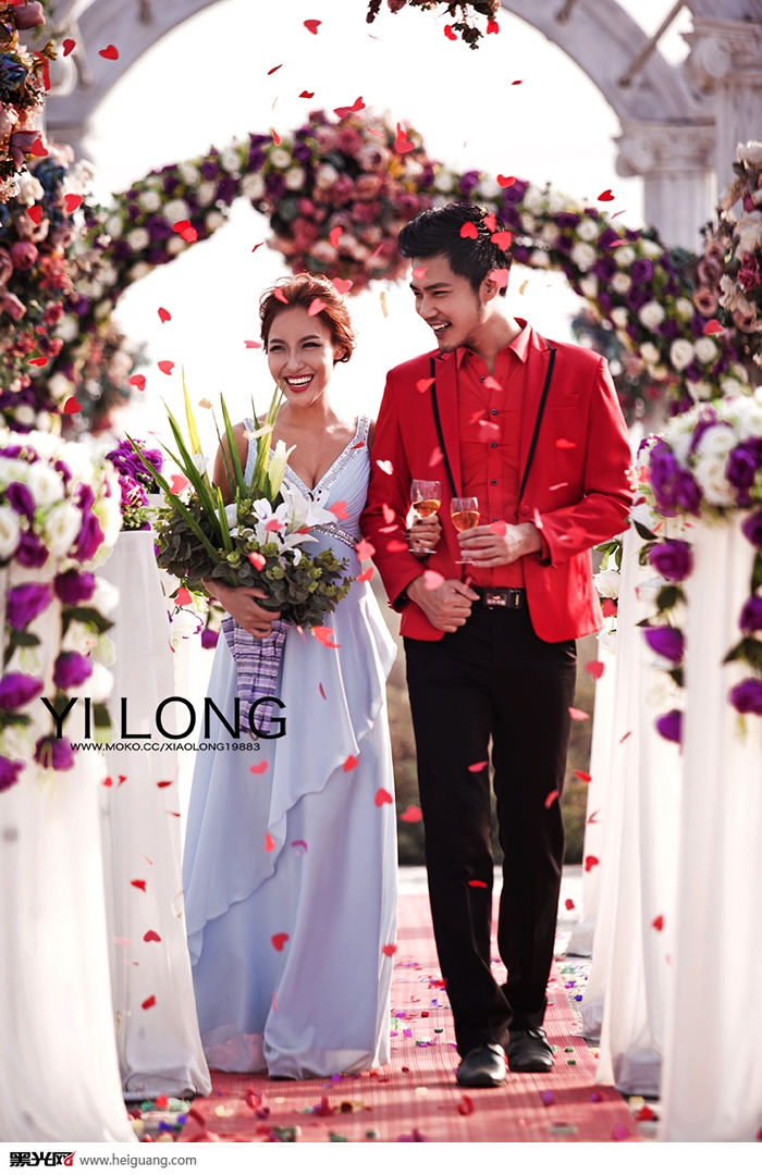 点击大图看下一张：婚礼进行曲 婚纱摄影