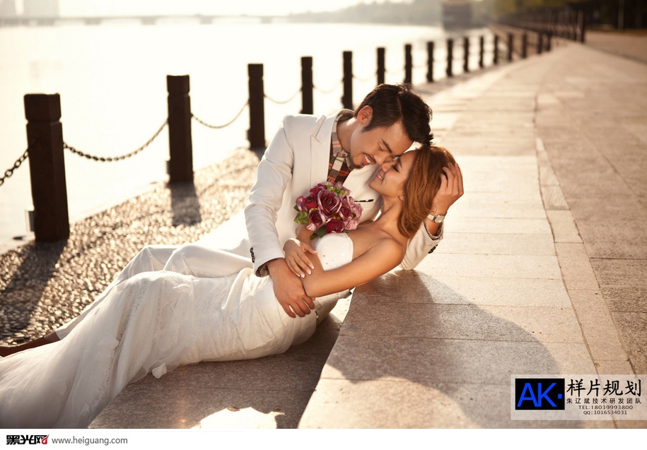 点击大图看下一张：爱恋 婚纱摄影