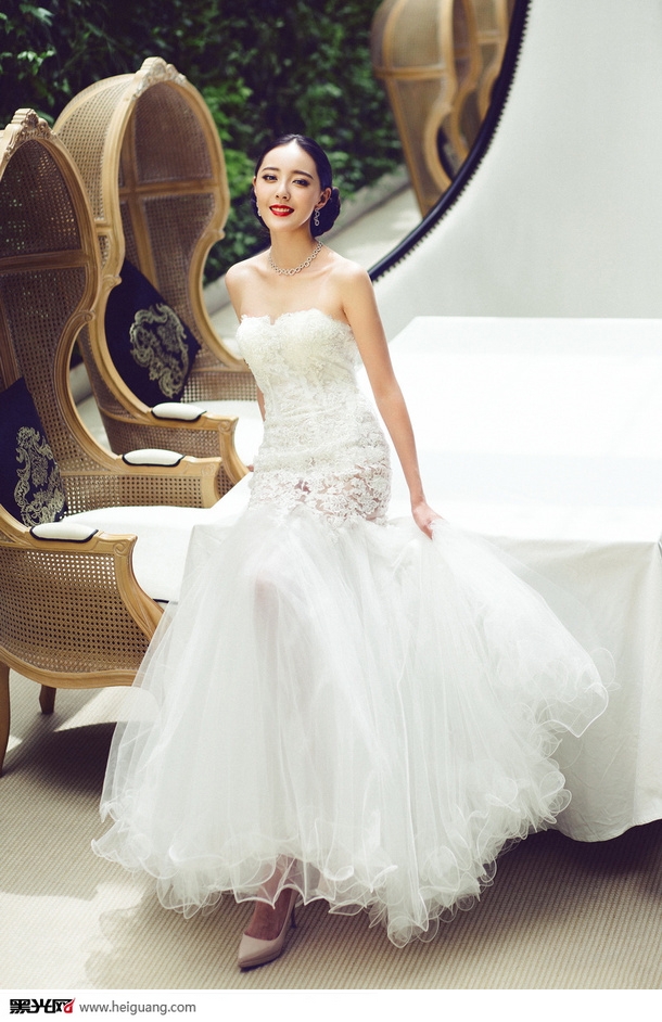 点击大图看下一张：新季嫁衣 婚纱摄影