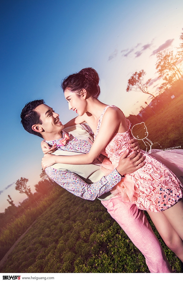 点击大图看下一张:花花世界 婚纱摄影