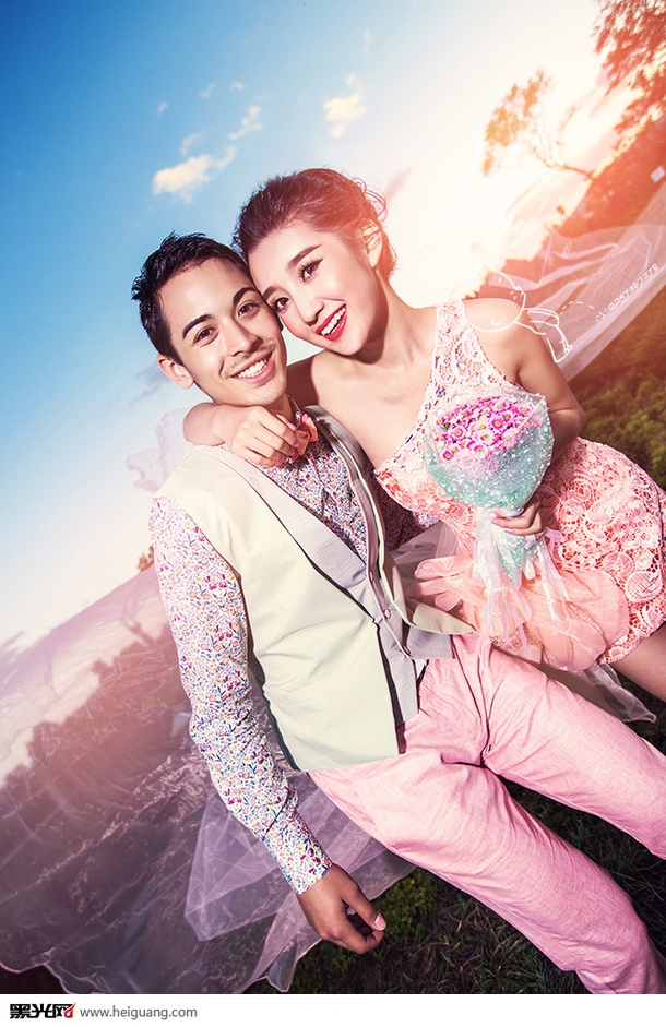 点击大图看下一张:花花世界 婚纱摄影