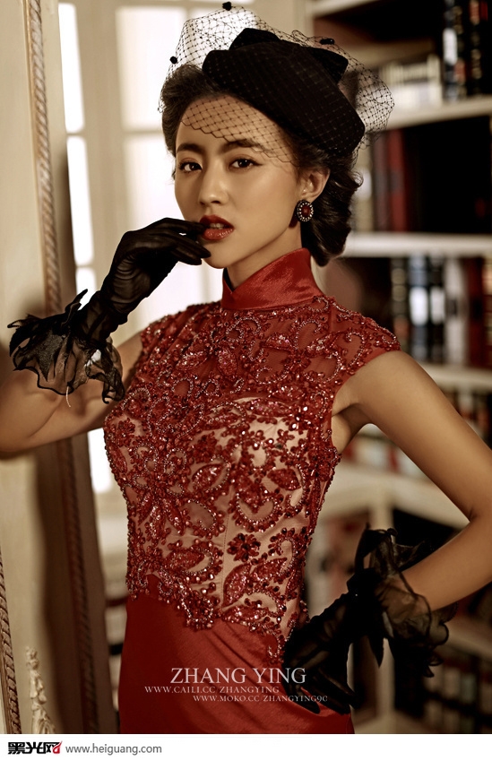 点击大图看下一张：中国红 婚纱摄影