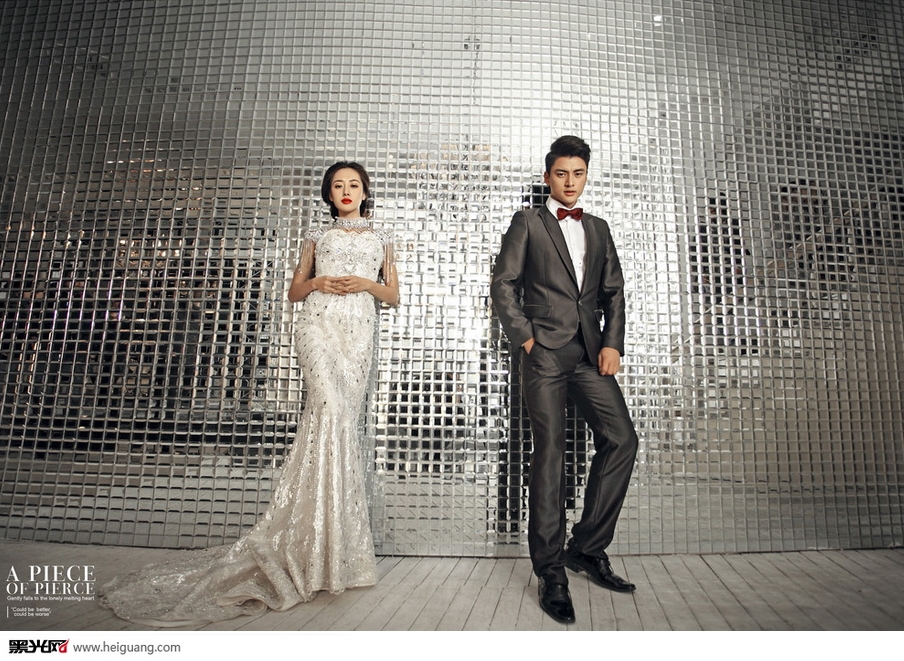 点击大图看下一张：华丽的爱 婚纱摄影