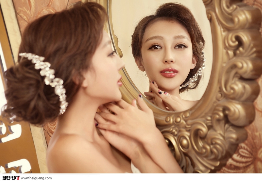 点击大图看下一张：锦绣霓裳 婚纱摄影