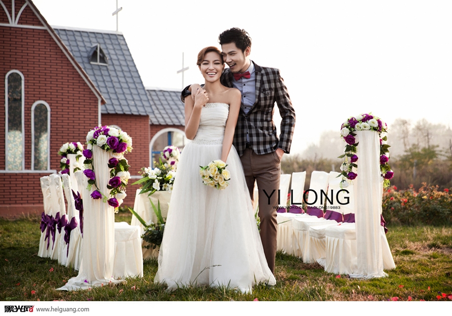 点击大图看下一张：安吉拉风情 婚纱摄影