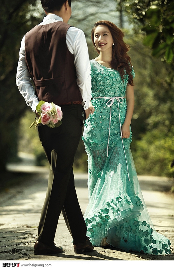 点击大图看下一张：爱恋 婚纱摄影