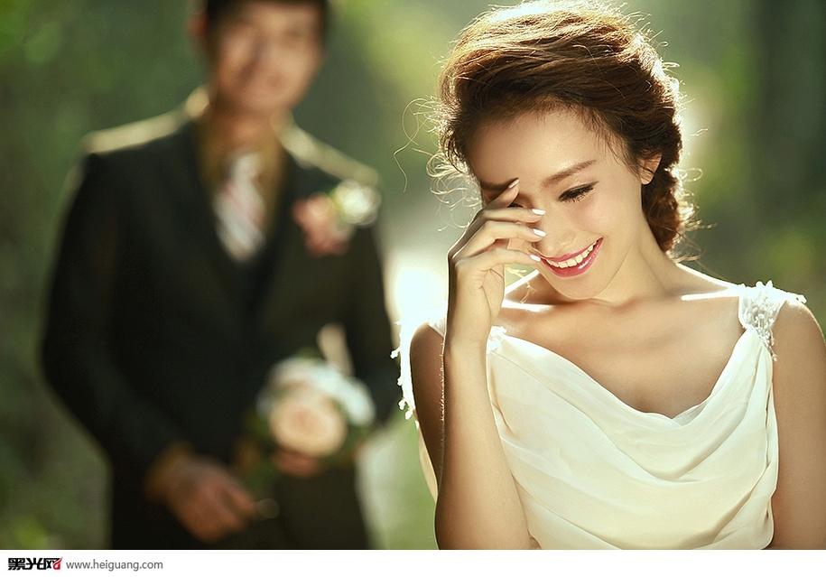 点击大图看下一张：爱的序曲 婚纱摄影