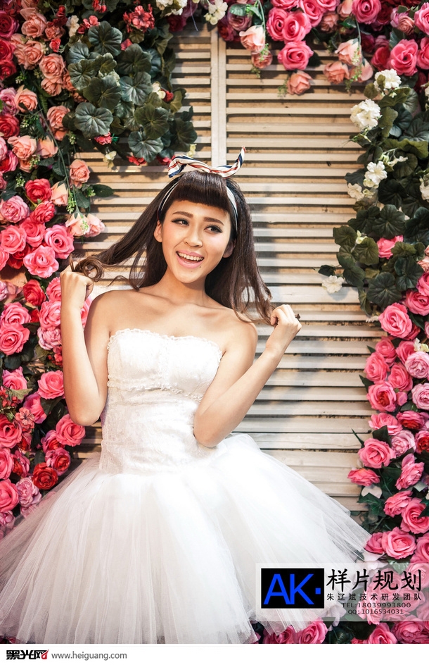 点击大图看下一张：LOVE YOU 婚纱摄影