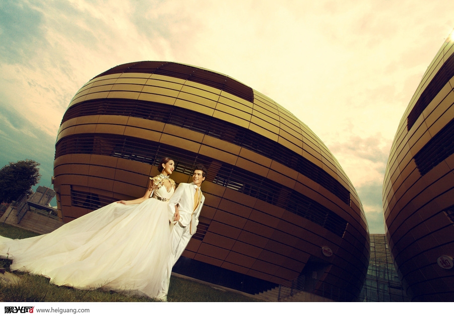 点击大图看下一张：郑州音乐厅 婚纱摄影