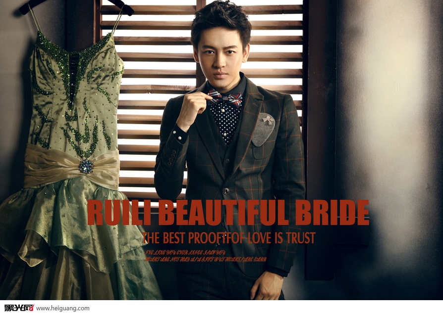 点击大图看下一张：温馨邂逅 婚纱摄影