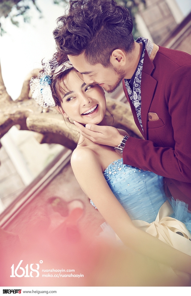 点击大图看下一张：爱恋 婚纱摄影