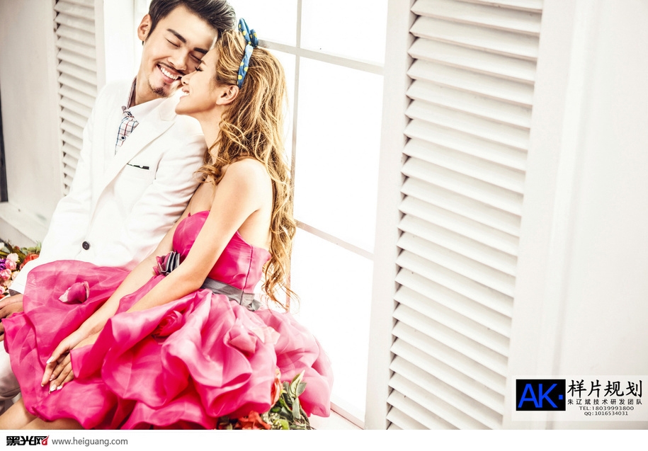 点击大图看下一张：小小幸福 婚纱摄影