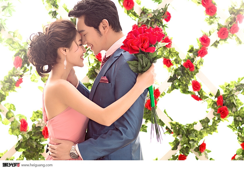 点击大图看下一张：花臆 婚纱摄影