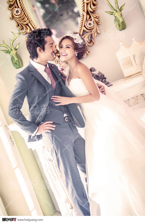 点击大图看下一张：有你相伴 婚纱摄影