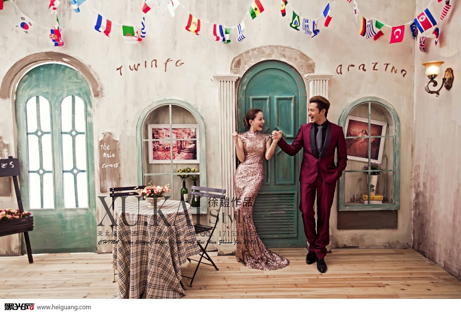 点击大图看下一张：爱的光芒 婚纱摄影