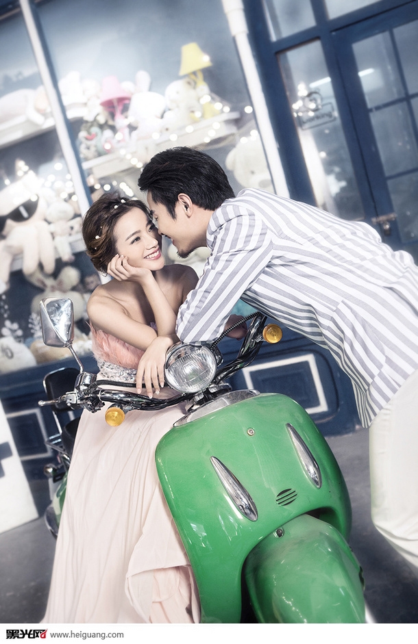 点击大图看下一张：LOVE 婚纱摄影