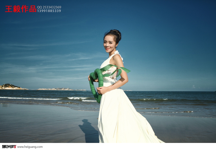 点击大图看下一张：海边浪漫 婚纱摄影