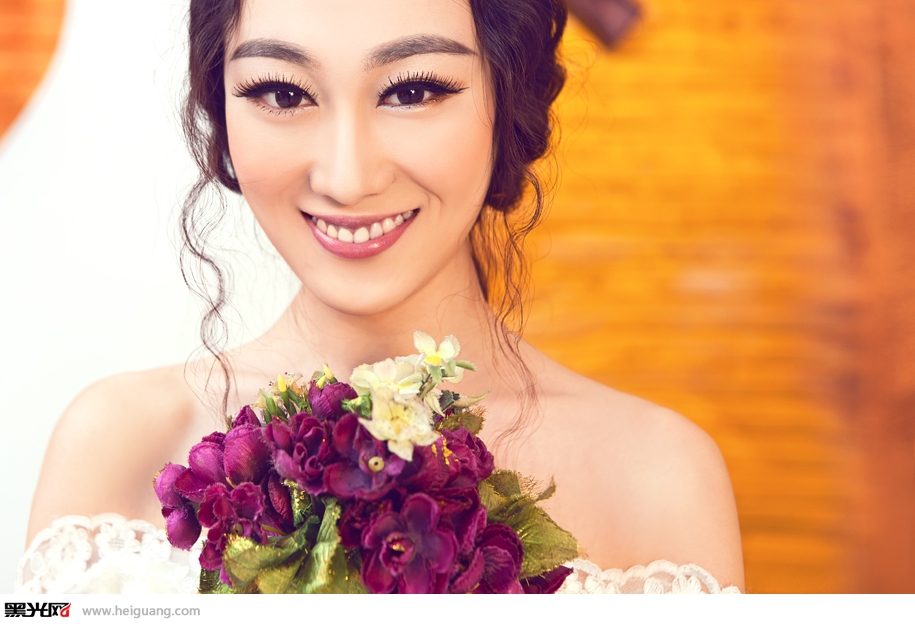 点击大图看下一张：婚房里的幸福时光 婚纱摄影