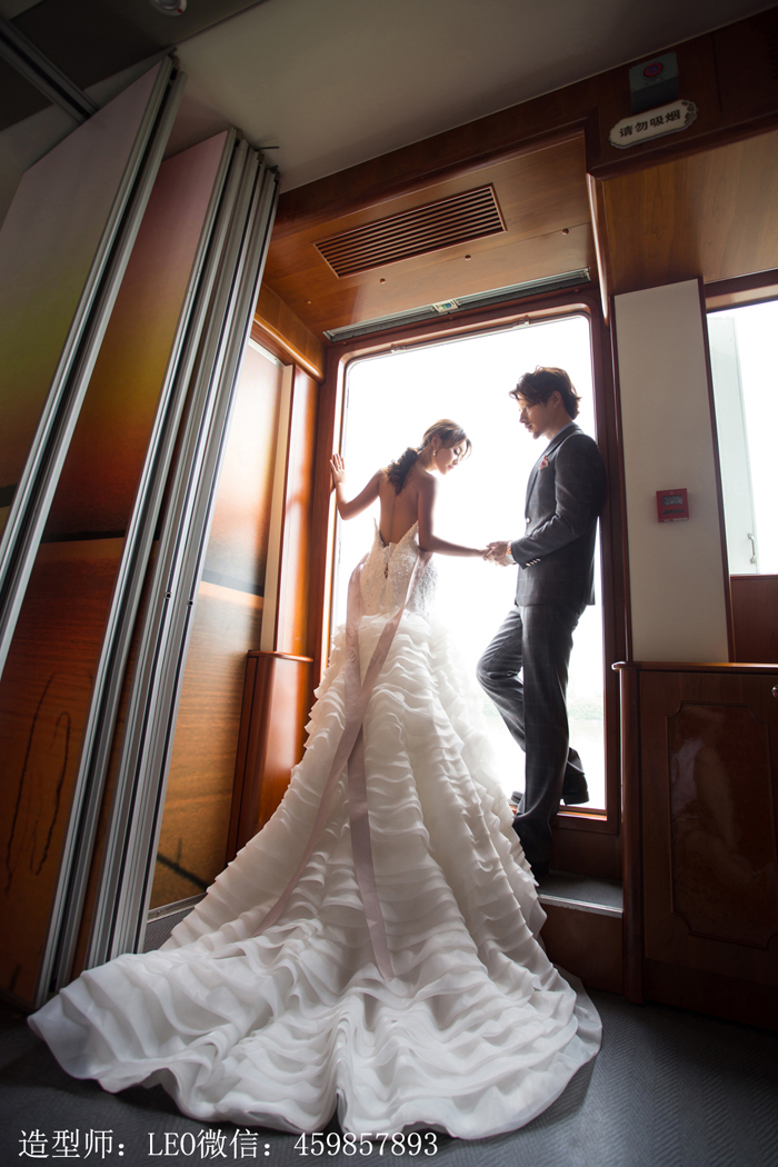 点击大图看下一张：浪漫游艇 婚纱摄影