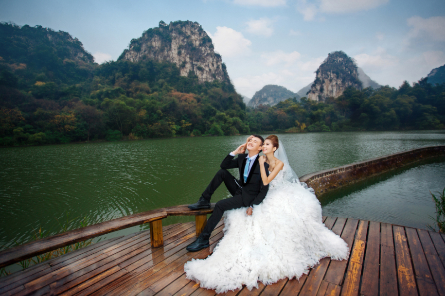 点击大图看下一张：镜湖之约 婚纱摄影