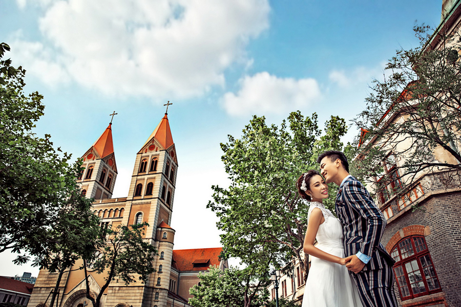 点击大图看下一张：教堂一角 婚纱摄影