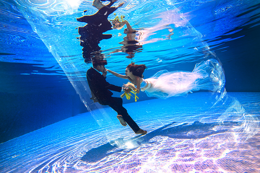 点击大图看下一张：水下的誓言 婚纱摄影