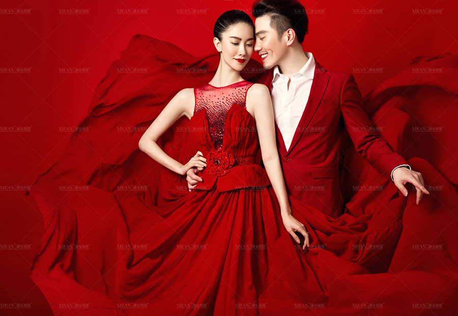点击大图看下一张：中国红 婚纱摄影