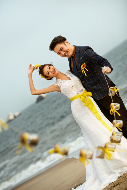 点击大图看下一张：海边 婚纱摄影