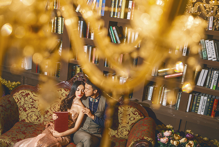 点击大图看下一张：书房情话 婚纱摄影
