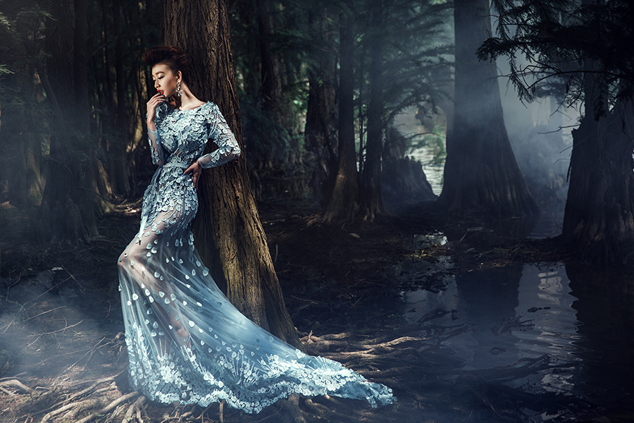 点击大图看下一张：迷情森林 婚纱摄影