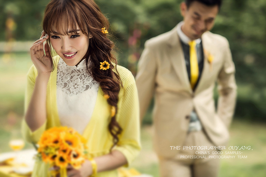 点击大图看下一张：黄色假日 婚纱摄影
