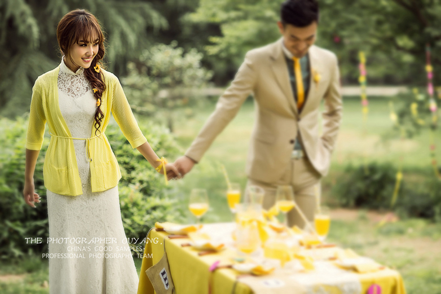 点击大图看下一张：黄色假日 婚纱摄影
