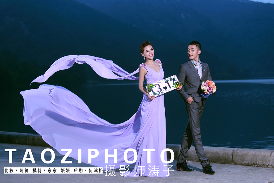 点击大图看下一张：紫色夜空 婚纱摄影