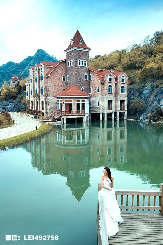 点击大图看下一张：黄山下的古堡 婚纱摄影