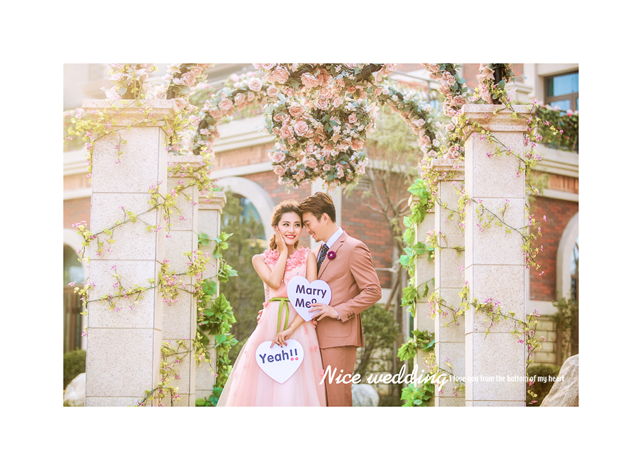 点击大图看下一张：花一样的爱 婚纱摄影