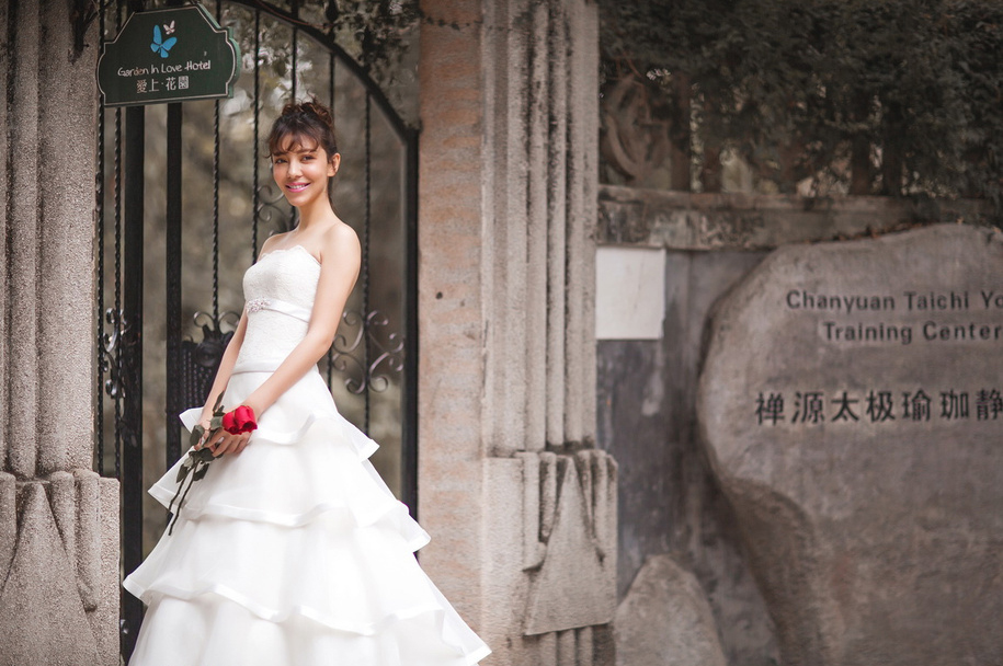 点击大图看下一张：Garden in love hotel 婚纱摄影