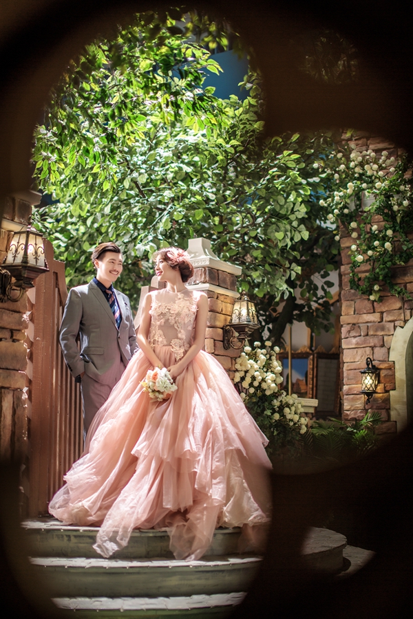 点击大图看下一张:浪漫时光 婚纱摄影