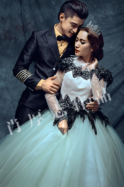 点击大图看下一张:揣想幸福的重量 婚纱摄影