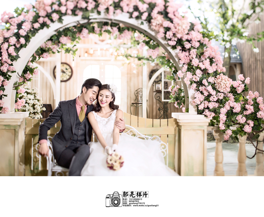 点击大图看下一张:浪漫满屋 婚纱摄影