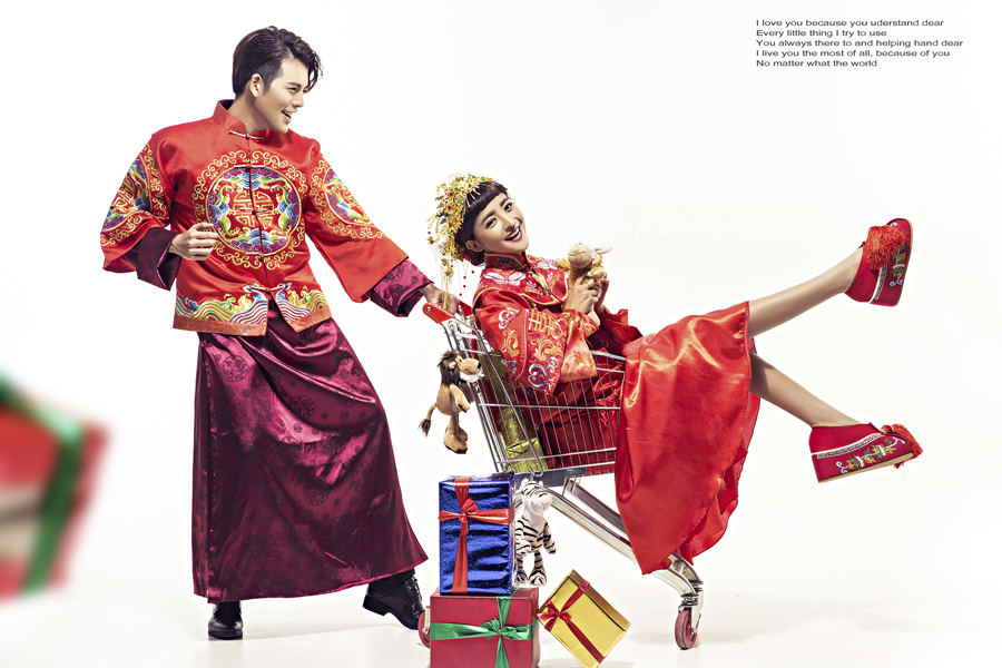 点击大图看下一张:新派古装 婚纱摄影