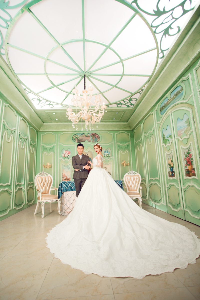 点击大图看下一张:皇室新娘 婚纱摄影